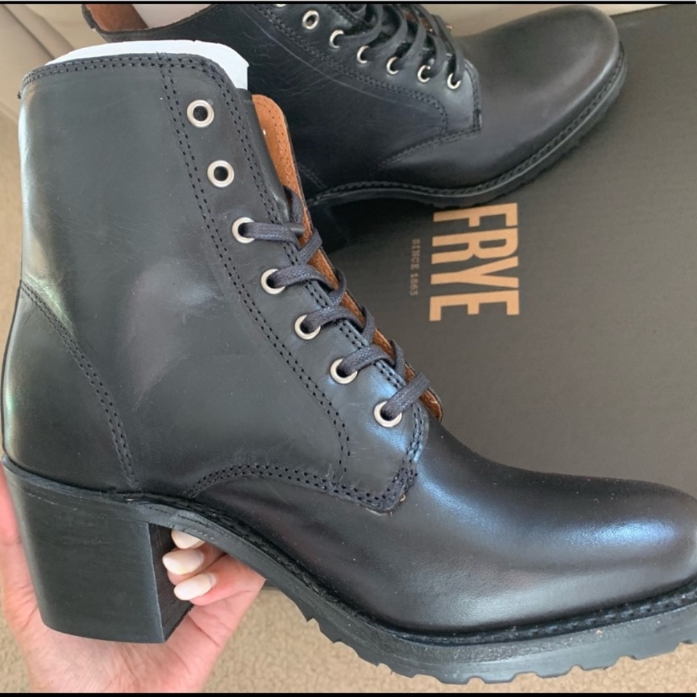Frye Sabrina lace-up boots